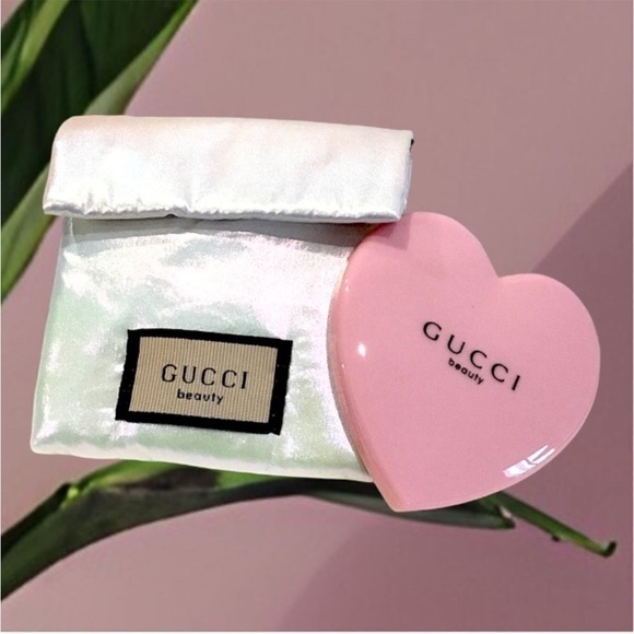 Gucci Beauty Pink Heart Compact with White Pouch - Picture 1 of 2
